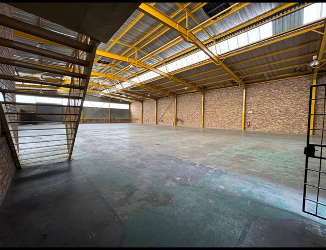 1,300M² WAREHOUSE FOR SALE IN ROBERTVILLE